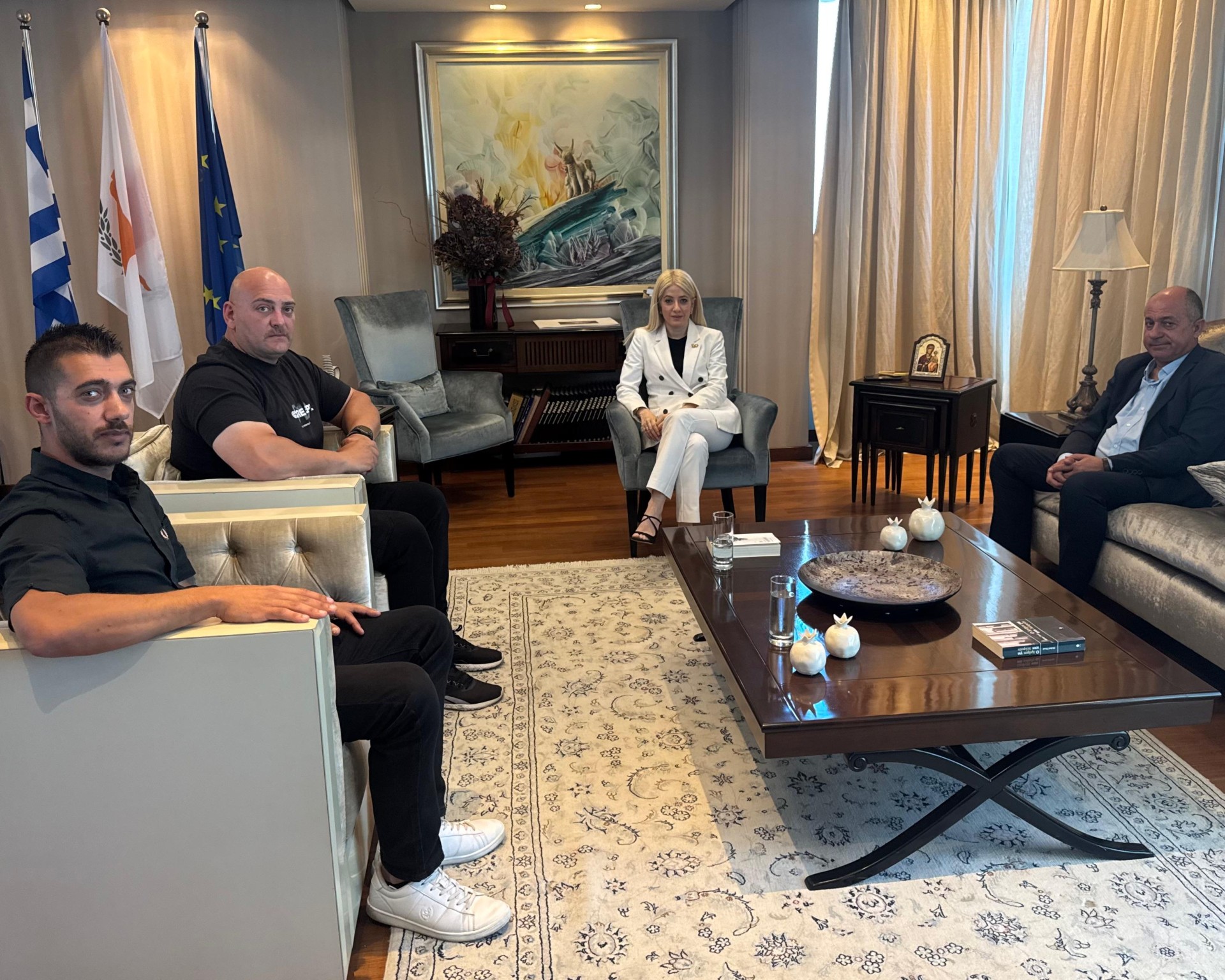 Συνάντηση Αννίτας με εκπροσώπους των συμβασιούχων ειδικών αστυνομικών