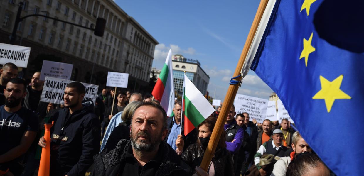 Έκθεση Κομισιόν: Η Βουλγαρία πληροί τα κριτήρια ένταξης στο ευρώ την 1/1/26 Έκθεση Κομισιόν: Η Βουλγαρία πληροί τα κριτήρια ένταξης στο ευρώ την 1/1/26