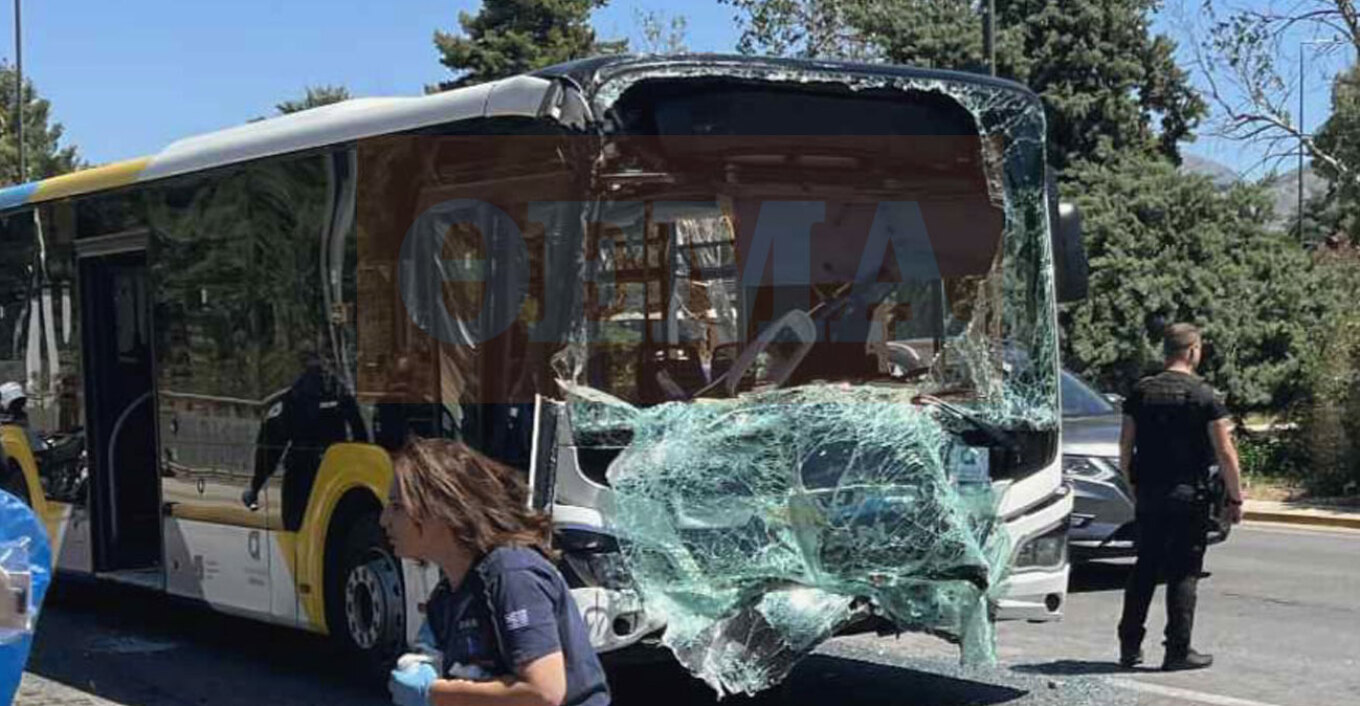 Συγκρούστηκαν δύο λεωφορεία στη Βούλα - 11 τραυματίες, ανάμεσά τους 4 παιδιά