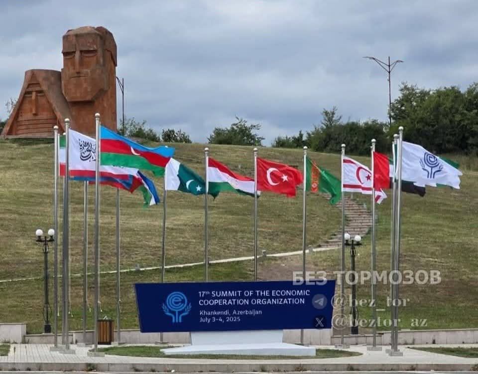 Πρόκληση με σημαία ψευδοκράτους μπροστά από αρμενικό μνημείο στο Στεπανακέρτ