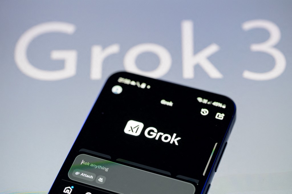 Ύμνοι στον Χίτλερ και προσβολές - Το Grok του Ίλον Μασκ προκαλεί