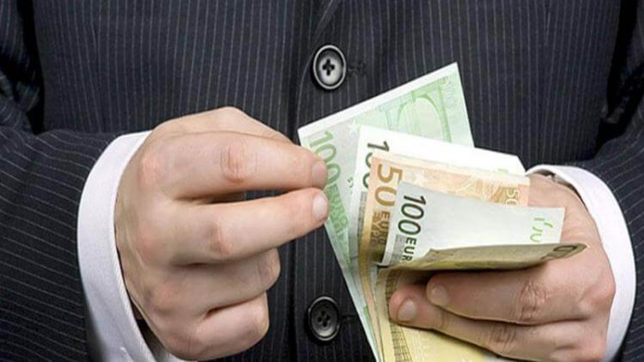 Η Βουλή ψήφισε τερματισμό πολλαπλών συντάξεων για μελλοντικούς αξιωματούχους Η Βουλή ψήφισε τερματισμό πολλαπλών συντάξεων για μελλοντικούς αξιωματούχους