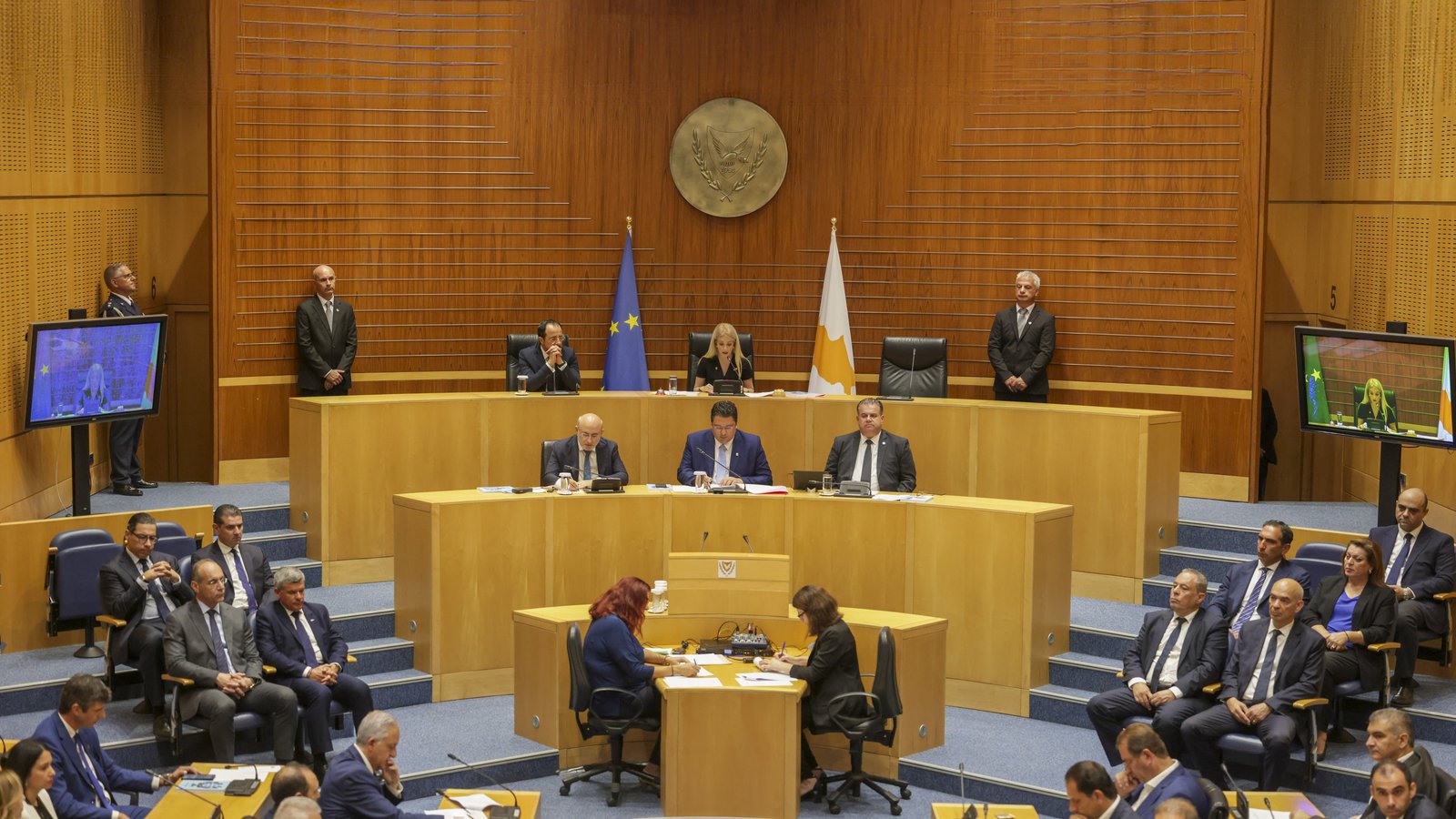 Επετειακή συνεδρία της Ολομέλειας ανήμερα του πραξικοπήματος (LIVE)