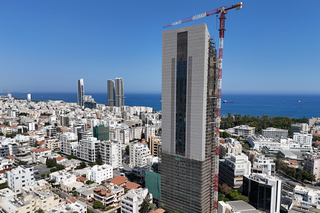 Το Neocleous Tower αποκαλύπτει την εντυπωσιακή εξωτερική όψη του
