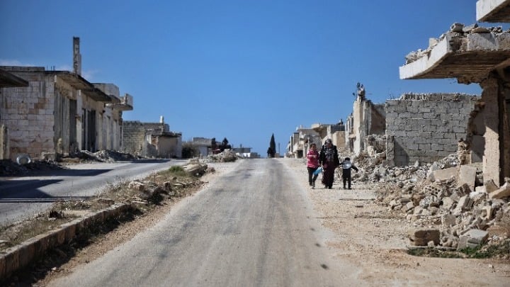 Η ΕΕ ανησυχεί για τις συγκρούσεις στη Συρία, καλεί να προστατευθούν οι άμαχοι