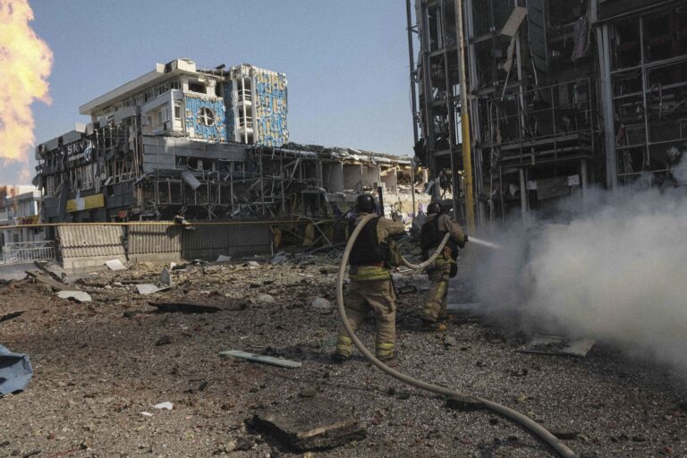 Ουκρανία: Τουλάχιστον δύο νεκροί και 26 τραυματίες από ρωσικό βομβαρδισμό