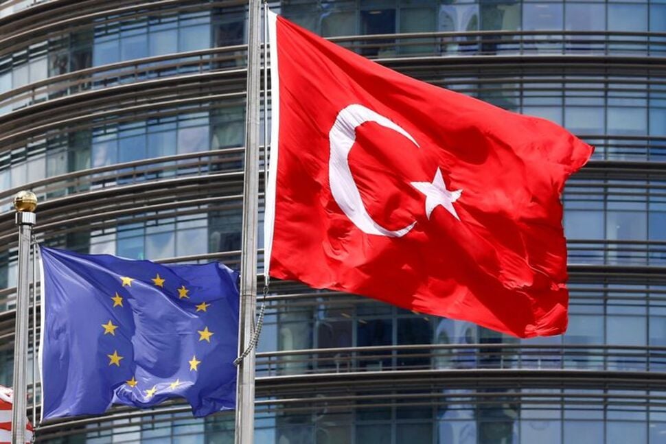 Η ΕΕ χαλαρώνει τους κανόνες έκδοσης θεωρήσεων Σένγκεν για Τούρκους Η ΕΕ χαλαρώνει τους κανόνες έκδοσης θεωρήσεων Σένγκεν για Τούρκους