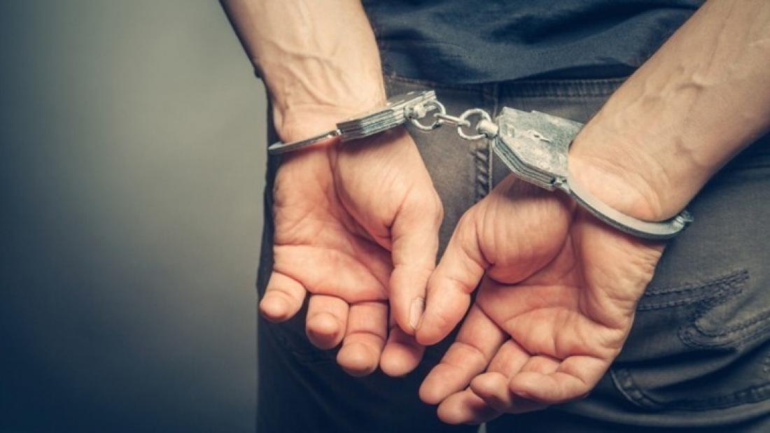 Χειροπέδες στον 49χρονο για υπόθεση απόσπασης χρημάτων με ψευδείς παραστάσεις