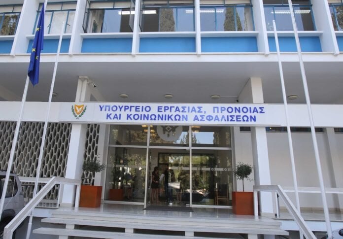 Υπ. Εργασίας: Συλλογική ευθύνη η ομαλή λειτουργία στην ξενοδοχειακή βιομηχανία