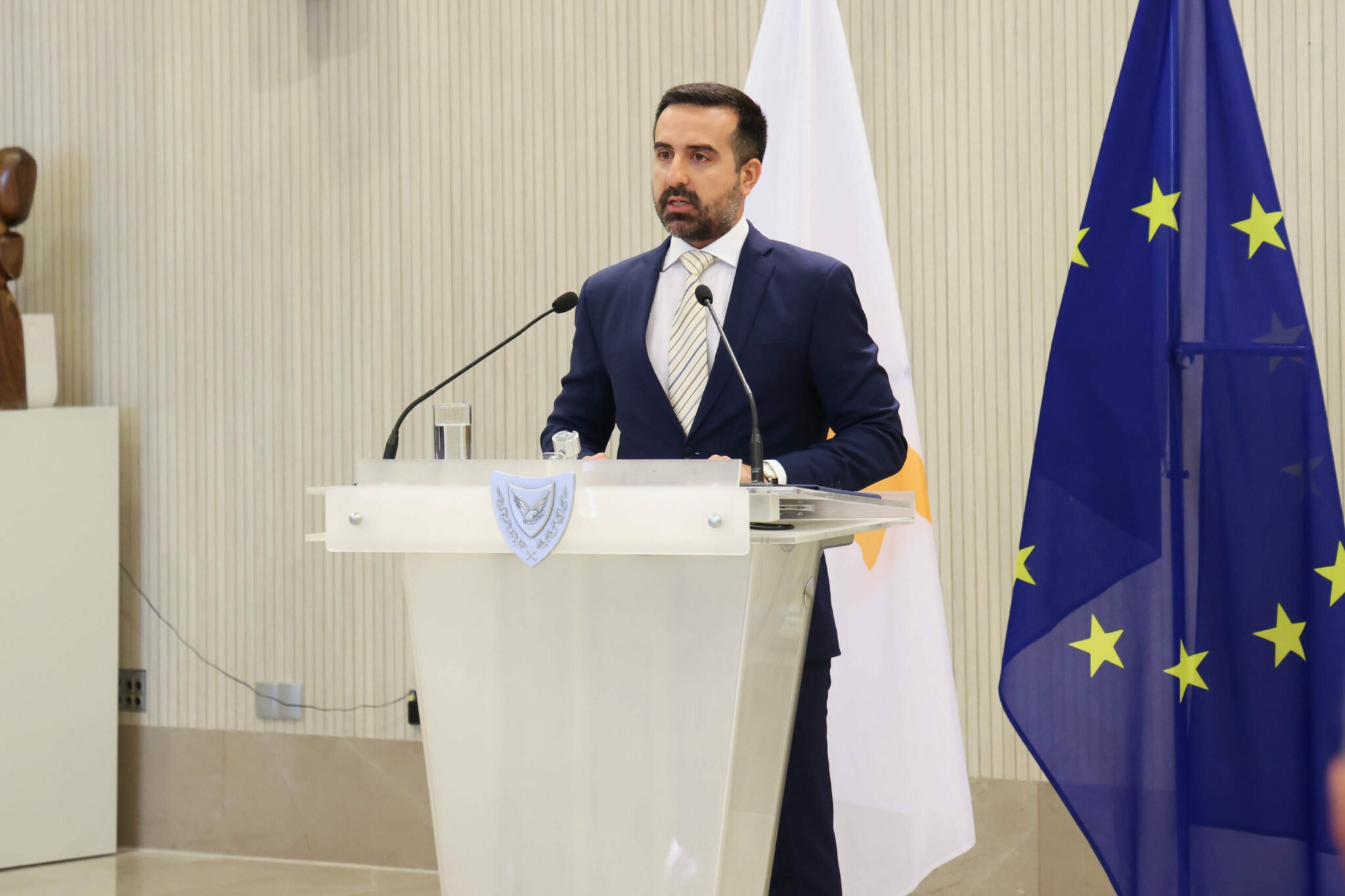 Υφ. Μετανάστευσης: Ουδέποτε θα αποστρέψουμε το βλέμμα από την κατεχόμενη γη
