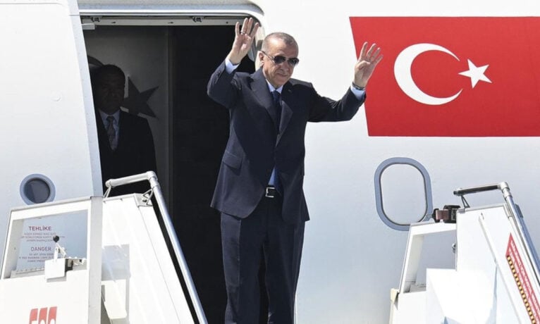 Έφτασε στα κατεχόμενα ο Ερντογάν για τα πανηγύρια της ντροπής