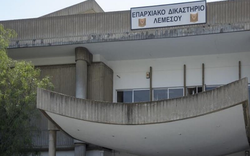 Στο εδώλιο και η σύζυγος του 53 χρόνου για μαχαιρώματα στο Πισσούρι Στο εδώλιο και η σύζυγος του 53 χρόνου για μαχαιρώματα στο Πισσούρι
