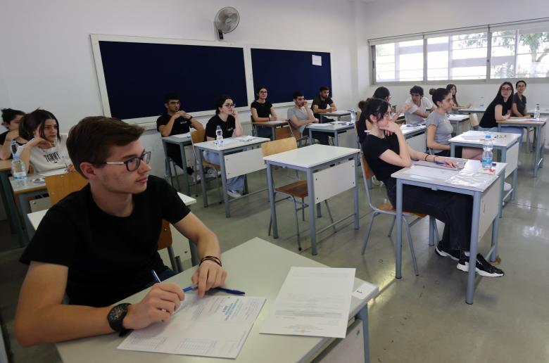 Με περηφάνια και όνειρα δέχθηκαν την πρωτιά των εξετάσεων μαθήτριες Λευκωσίας Με περηφάνια και όνειρα δέχθηκαν την πρωτιά των εξετάσεων μαθήτριες Λευκωσίας