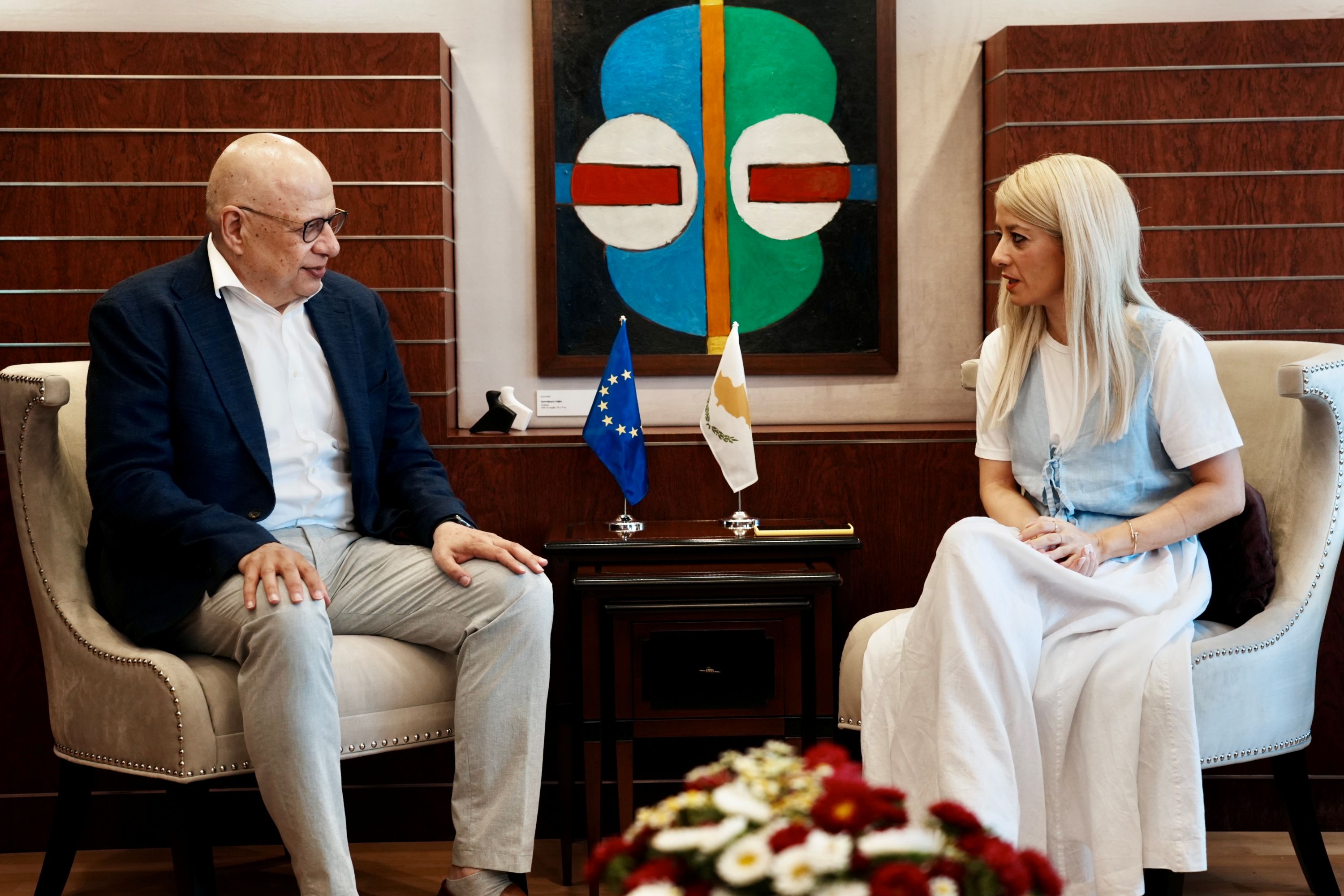 Συνάντηση με τον ΓΕ του ΔΕΕ είχε η Πρόεδρος της Βουλής