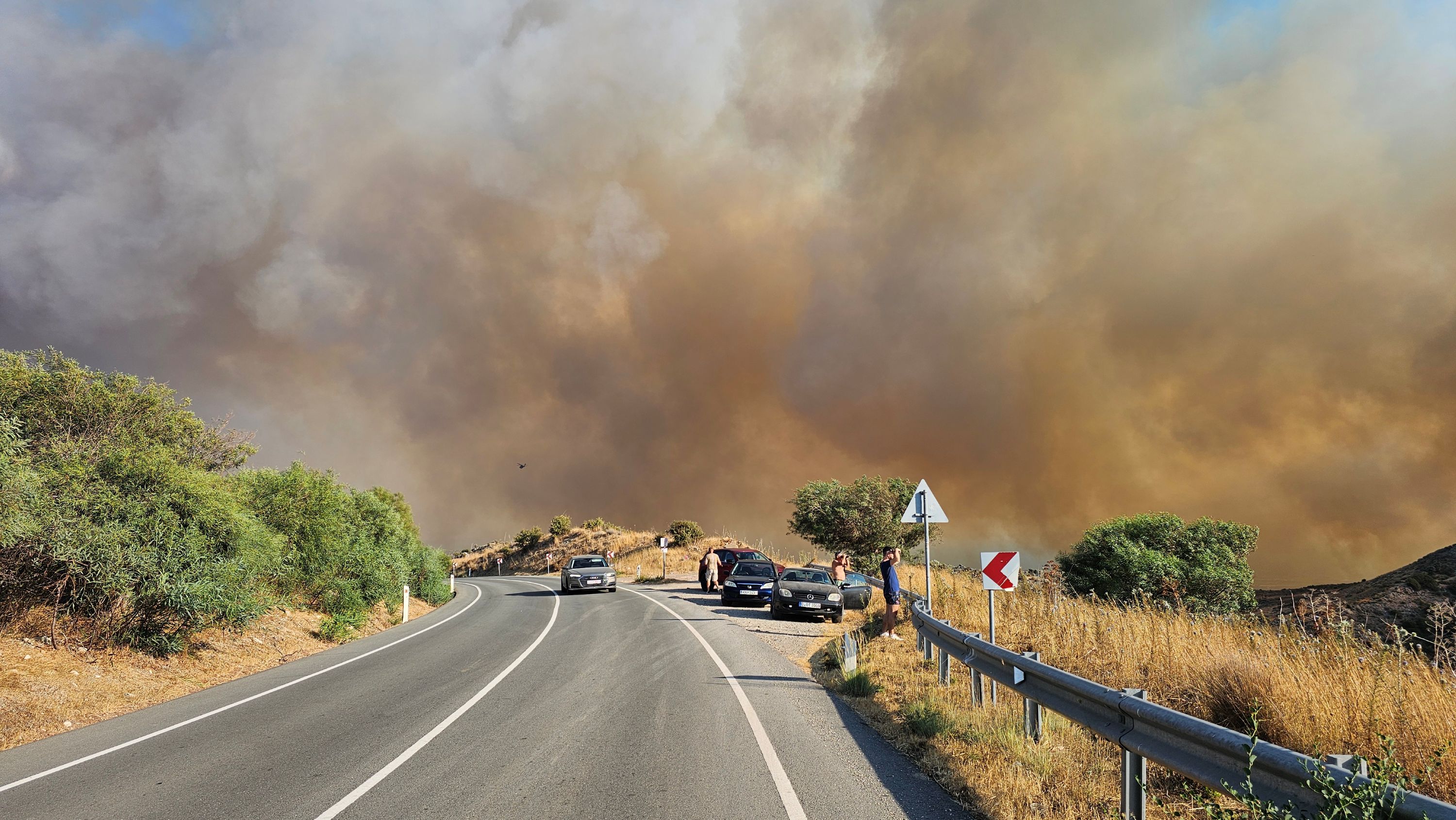 Ανεξέλεγκτη η πυρκαγιά στην Αγία Μαρινούδα – Δύο τα μέτωπα