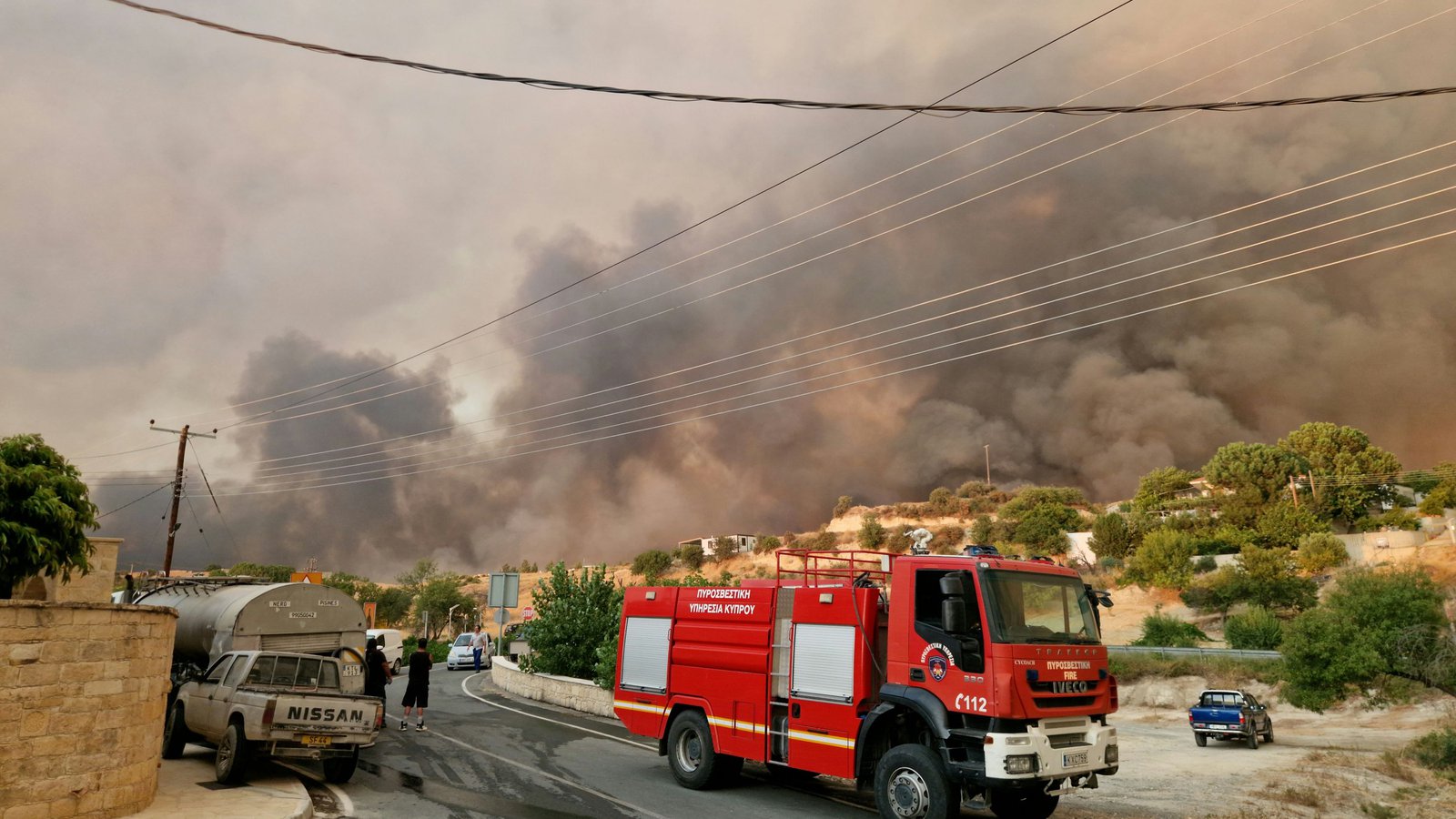 Παρουσία πολιτικών στις φωτιές- Διαχείριση κρίσης ή αχρείαστο θέατρο; Παρουσία πολιτικών στις φωτιές- Διαχείριση κρίσης ή αχρείαστο θέατρο;
