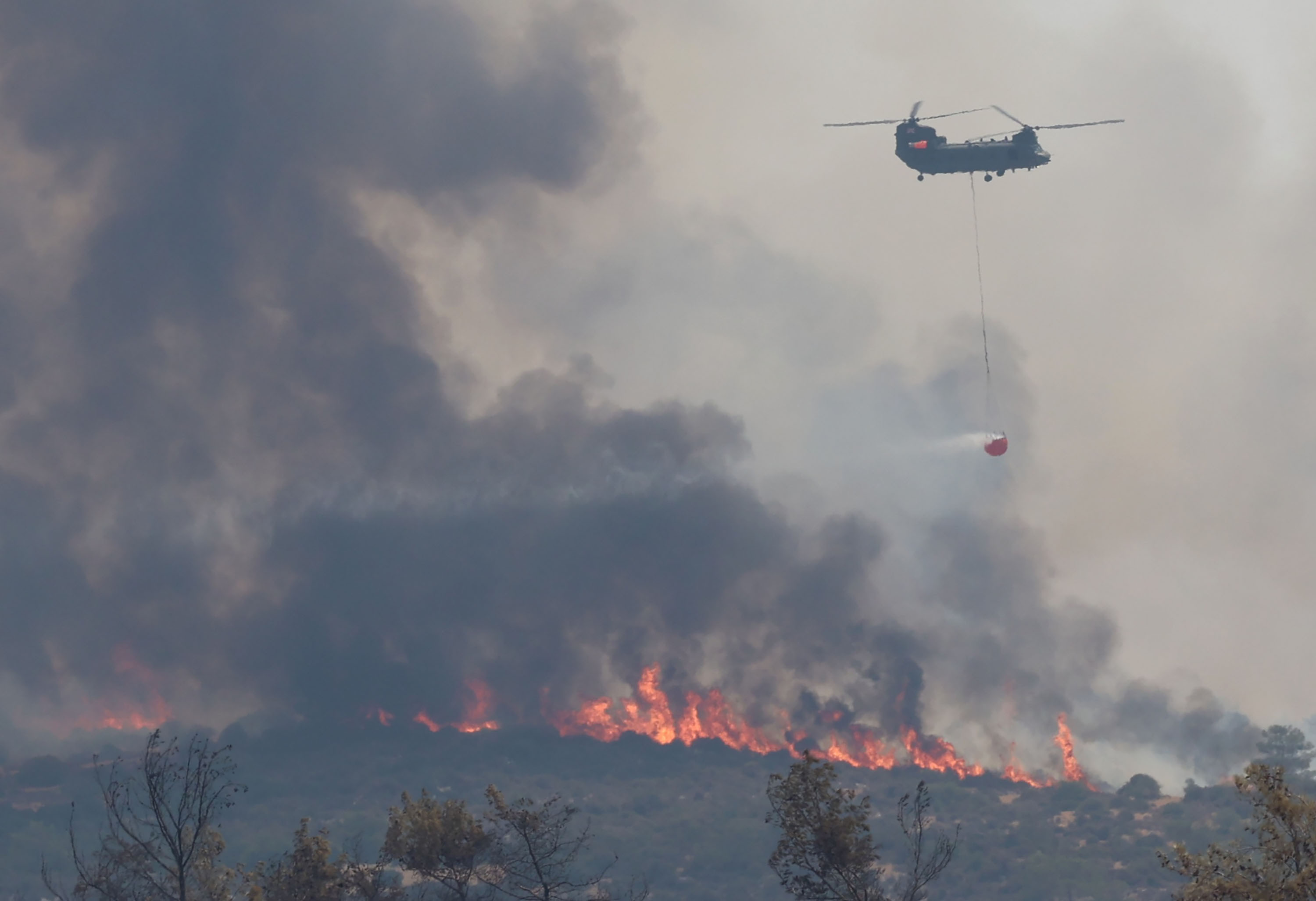 Διαδήλωση για τη φονική πυρκαγιά στη Λεμεσό – «Καίγεται ο τόπος μου»