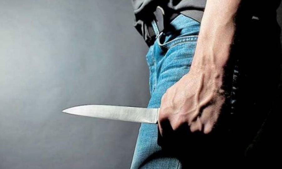 Συνέλαβαν 17χρονο με μαχαίρι στο κέντρο της Λάρνακας Συνέλαβαν 17χρονο με μαχαίρι στο κέντρο της Λάρνακας