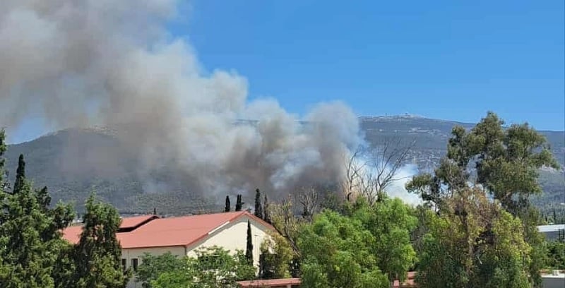 ΒΙΝΤΕΟ: Φωτιά στην Πολυτεχνειούπολη Ζωγράφου – Μήνυμα από το 112