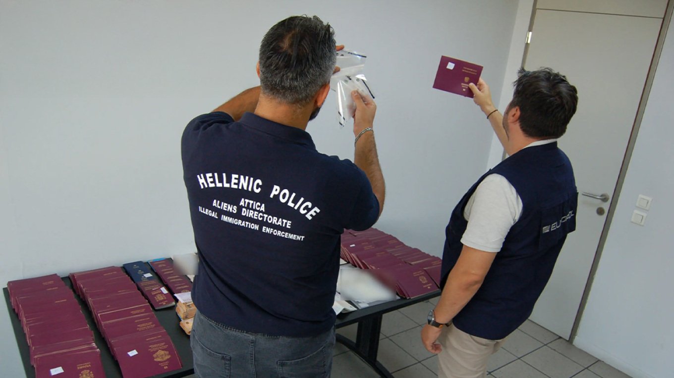Ελλάδα: Εξαρθρώθηκε κύκλωμα διακίνησης μεταναστών από Τουρκία-4.000 η «ταρίφα» Ελλάδα: Εξαρθρώθηκε κύκλωμα διακίνησης μεταναστών από Τουρκία-4.000 η «ταρίφα»