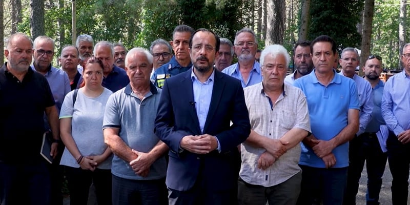 «Τσουνάμι» αντιδράσεων για διάγγελμα-Ζητούν την κεφαλή επί πίνακι των υπουργών «Τσουνάμι» αντιδράσεων για διάγγελμα-Ζητούν την κεφαλή επί πίνακι των υπουργών