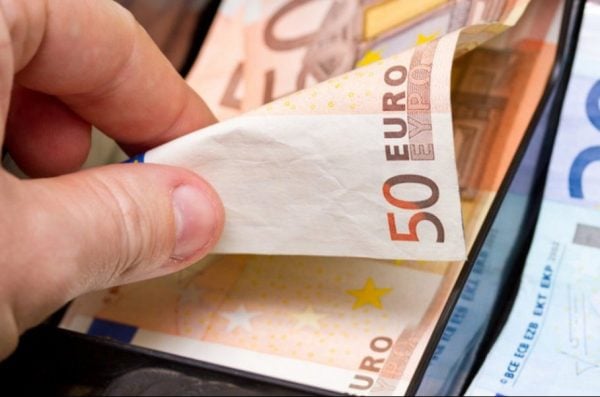 Κύπρος: Στα €2.509 οι μέσες ακαθάριστες απολαβές Κύπρος: Στα €2.509 οι μέσες ακαθάριστες απολαβές