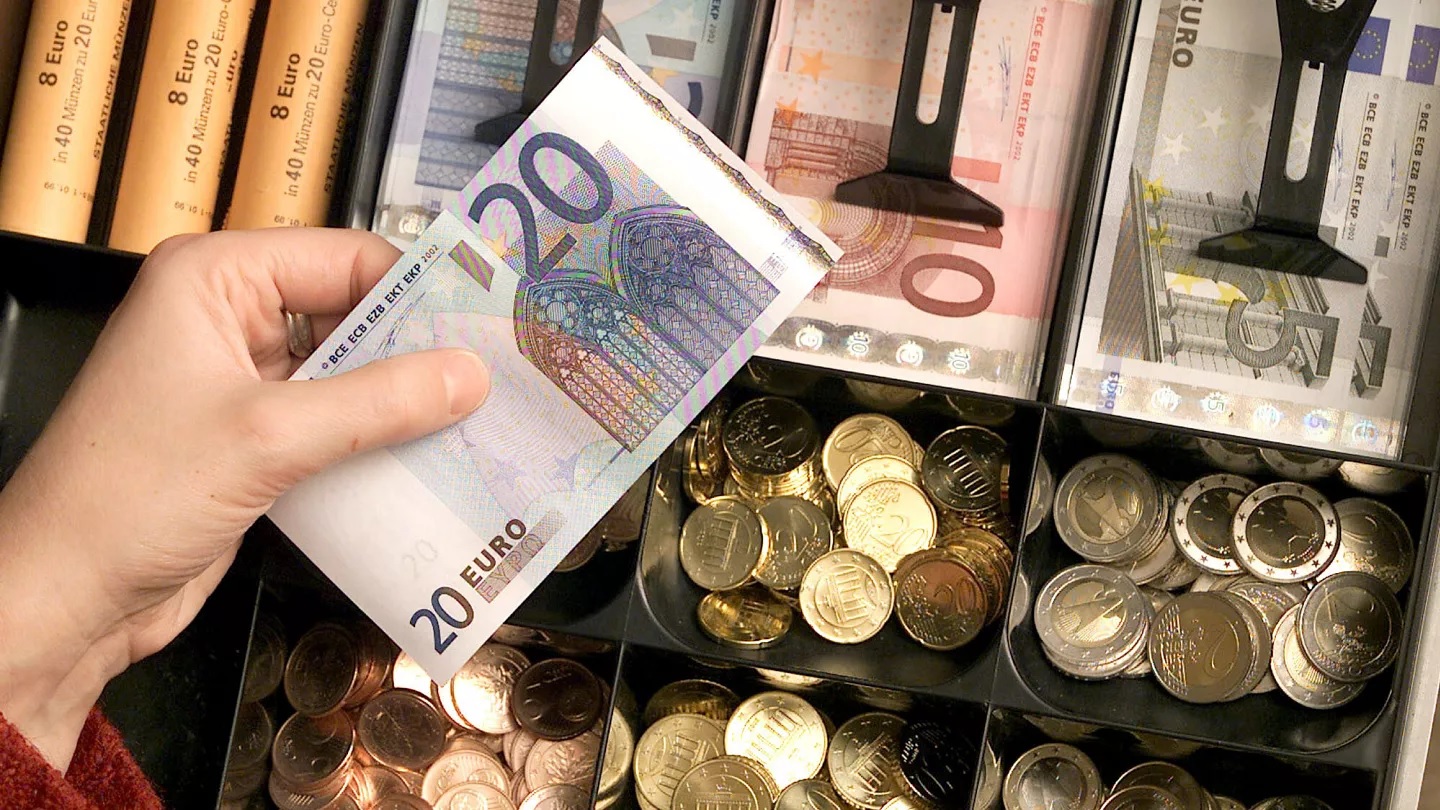Η Βουλγαρία ψήφισε νομοθεσία για ελέγχους τιμών ενόψει μετάβασης στο ευρώ