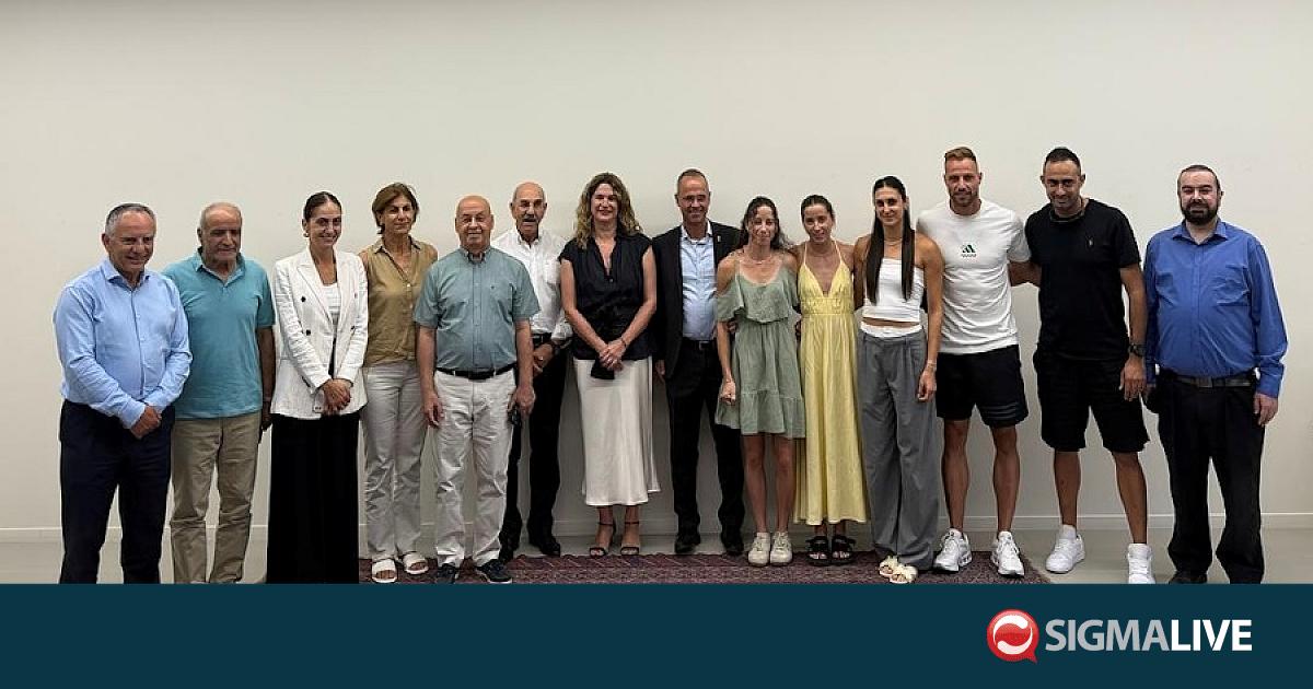 Αξίζουν το χειροκρότημά σου. Έλα και εσύ! Αξίζουν το χειροκρότημά σου. Έλα και εσύ!