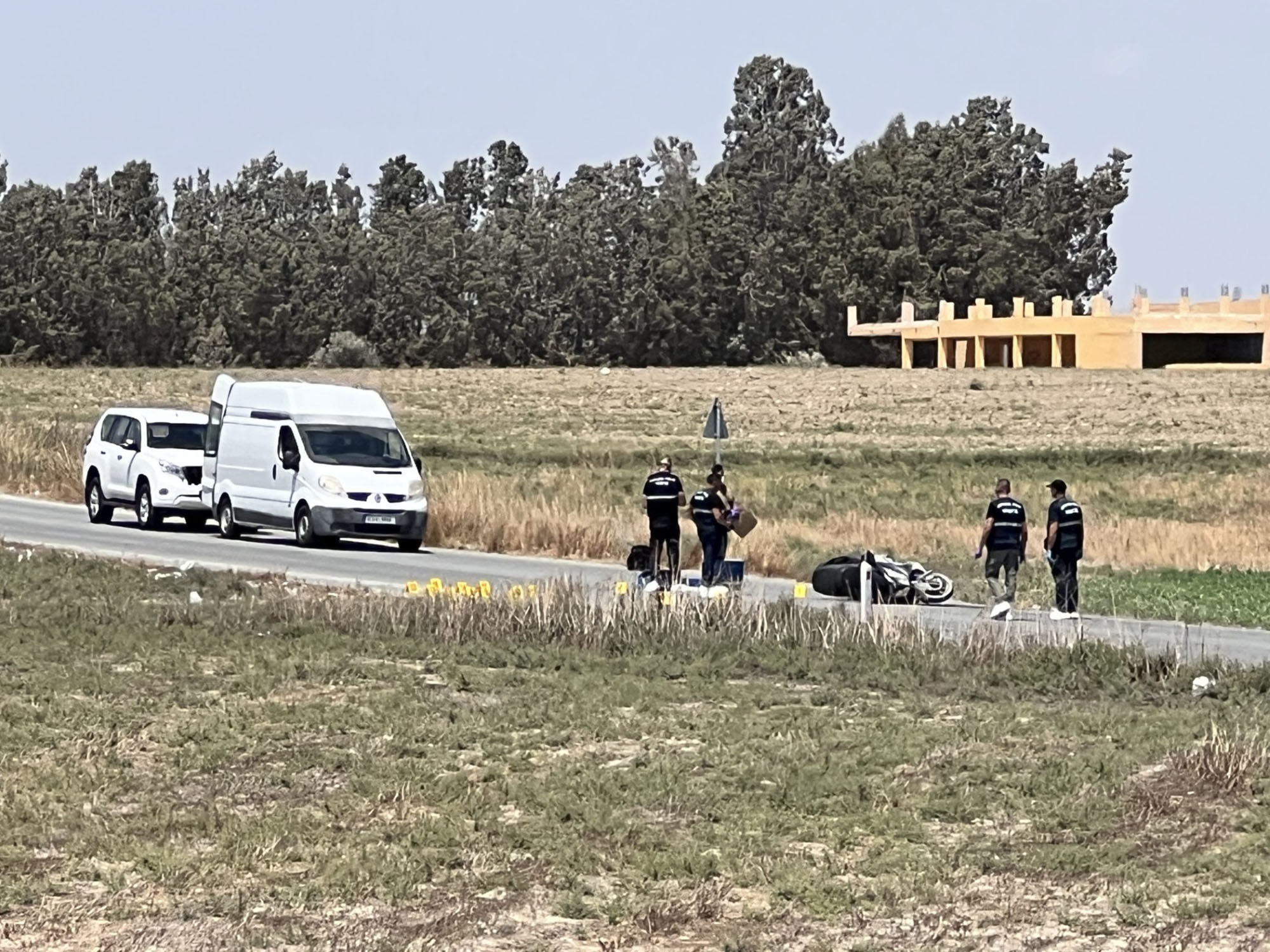Λάρνακα: Με ελικόπτερο και drones ψάχνουν τον δράστη- Πάνω από 10 πυροβολισμοί Λάρνακα: Με ελικόπτερο και drones ψάχνουν τον δράστη- Πάνω από 10 πυροβολισμοί