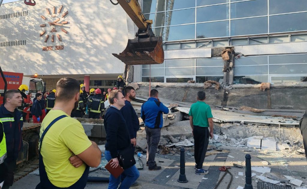 Σερβία: Συλλήψεις για την τραγωδία στο Νόβι Σαντ-Συνελήφθη και πρώην υπουργός Σερβία: Συλλήψεις για την τραγωδία στο Νόβι Σαντ-Συνελήφθη και πρώην υπουργός
