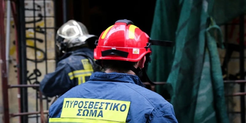 Ελλάδα: Φωτιά στον Άγιο Νικόλαο Κρήτης – Επιχειρούν δυνάμεις της πυροσβεστικής