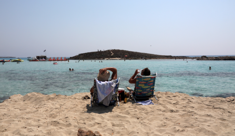 Στους 37 βαθμούς σήμερα η θερμοκρασία – Θα ανεβεί κι άλλο ο υδράργυρος