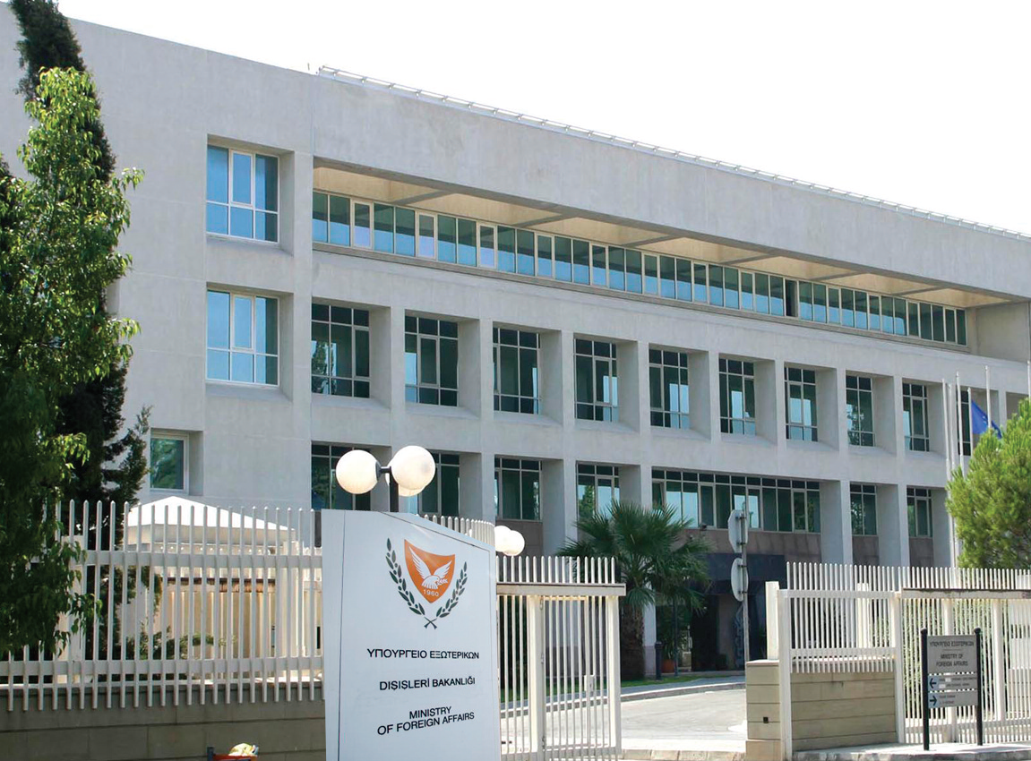 ΥΠΕΞ: Αποτροπιασμός για τις εικόνες ισραηλινών ομήρων – Απελευθέρωση άνευ όρων