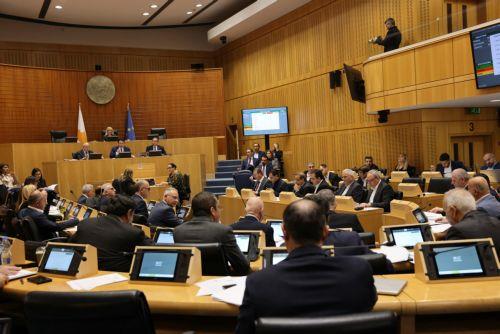 Εκτάκτως στη Βουλή οι Επιτροπές για πυρκαγιές και πολλαπλές συντάξεις