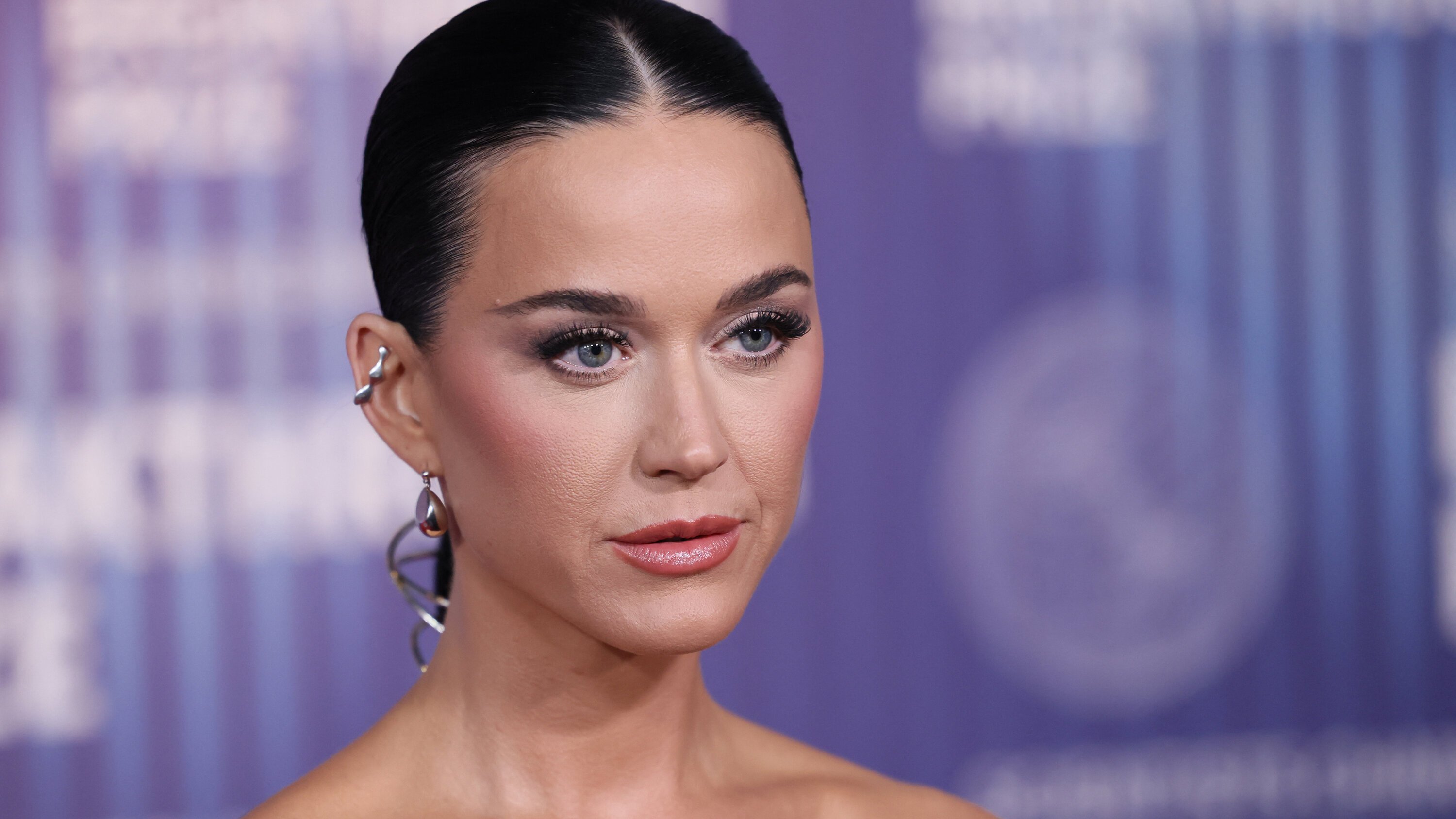 Katy Perry: H αντίδραση της όταν θαυμάστρια λιποθύμησε πάνω στη σκηνή Katy Perry: H αντίδραση της όταν θαυμάστρια λιποθύμησε πάνω στη σκηνή