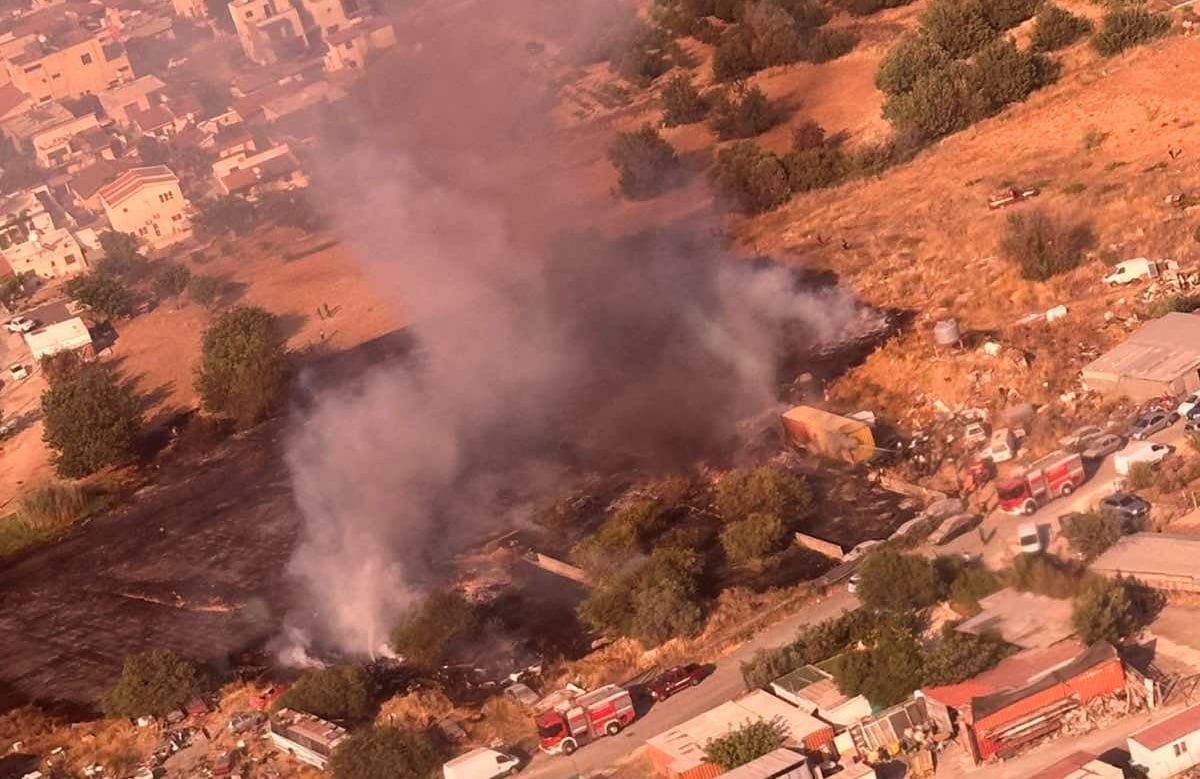 Οριοθετήθηκε η πυρκαγιά στη Λεμεσό- Θα διαρκέσει ώρες η κατάσβεσή της (vids)