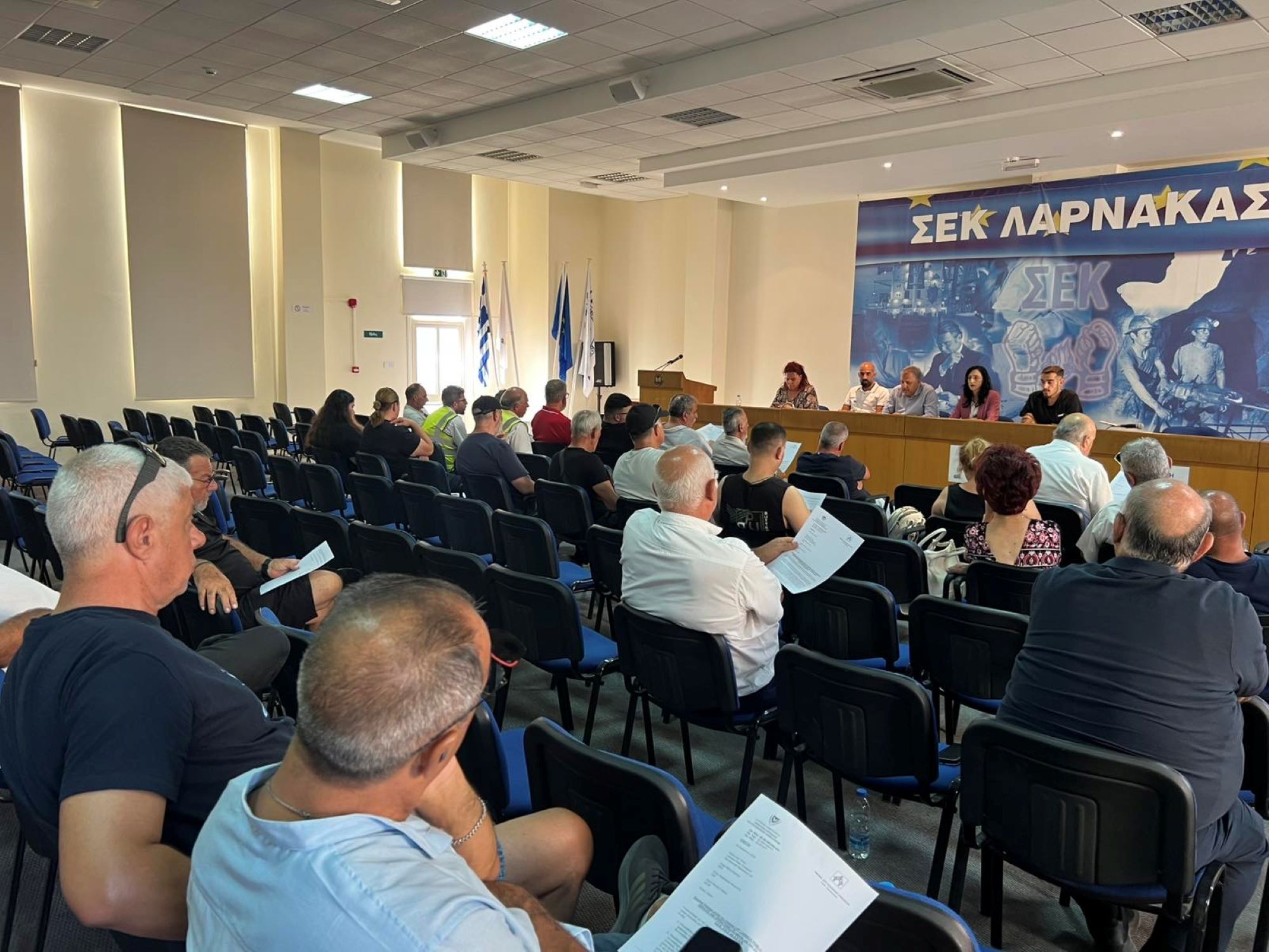 Απέρριψαν την πρόταση οι οδηγοί λεωφορείων στη Λάρνακα, συνεχίζεται η απεργία Απέρριψαν την πρόταση οι οδηγοί λεωφορείων στη Λάρνακα, συνεχίζεται η απεργία