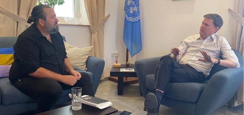 Κόλιν Στιούαρτ σε Kibris Postasi: Φταίτε και οι δυο που ζείτε χώρια Κόλιν Στιούαρτ σε Kibris Postasi: Φταίτε και οι δυο που ζείτε χώρια