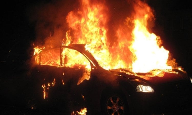 Εμπρησμός οχήματος τα ξημερώματα στα Πολεμίδια