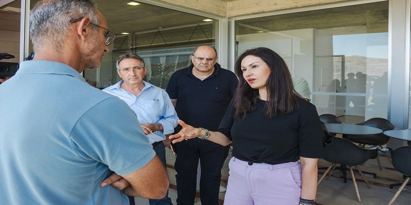 Στις πυρόπληκτες περιοχές η Παναγιώτου: «Εμείς εδώ βλέπουμε την επόμενη μέρα»