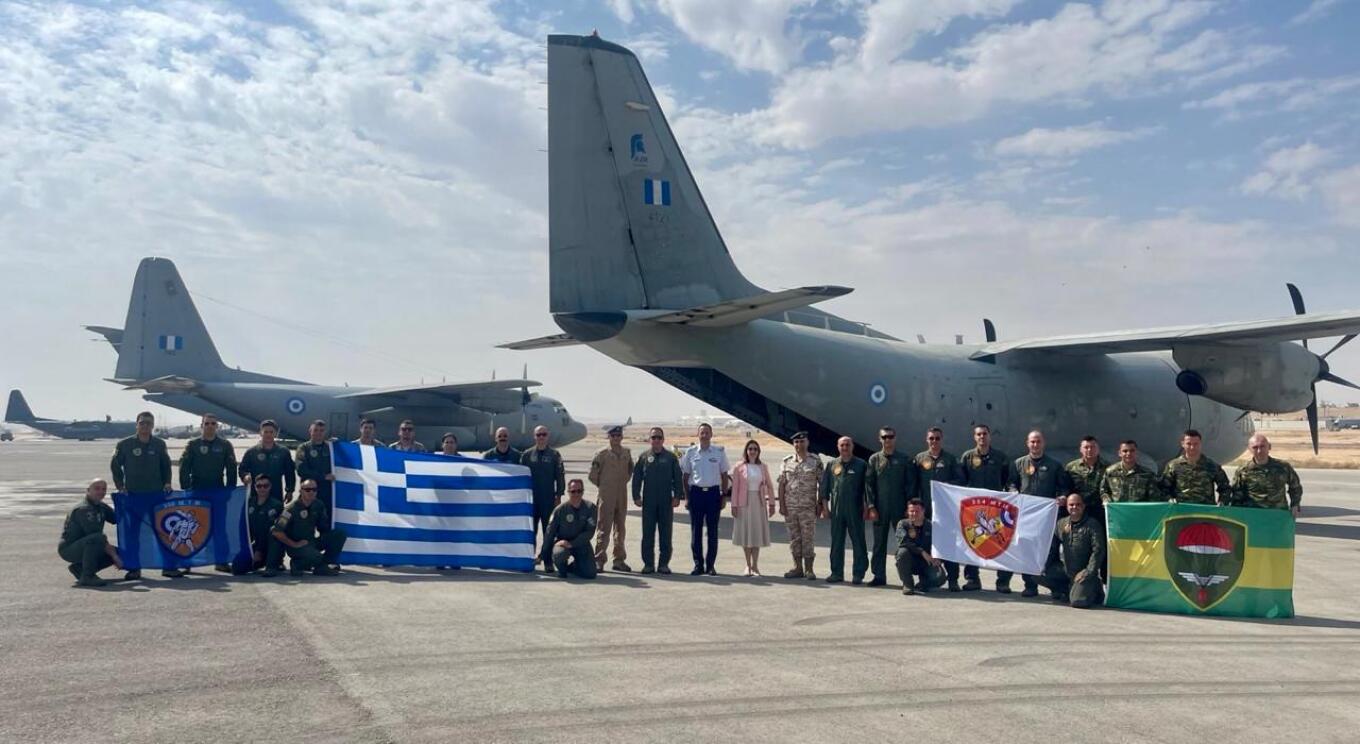 Βίντεο: Η στιγμή της ρίψης της ελληνικής ανθρωπιστικής βοήθειας στη Γάζα