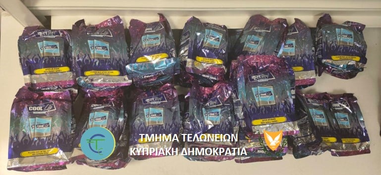 Καπνικά προϊόντα και σακουλάκια νικοτίνης κατασχέθηκαν στο αεροδρόμιο Λάρνακας