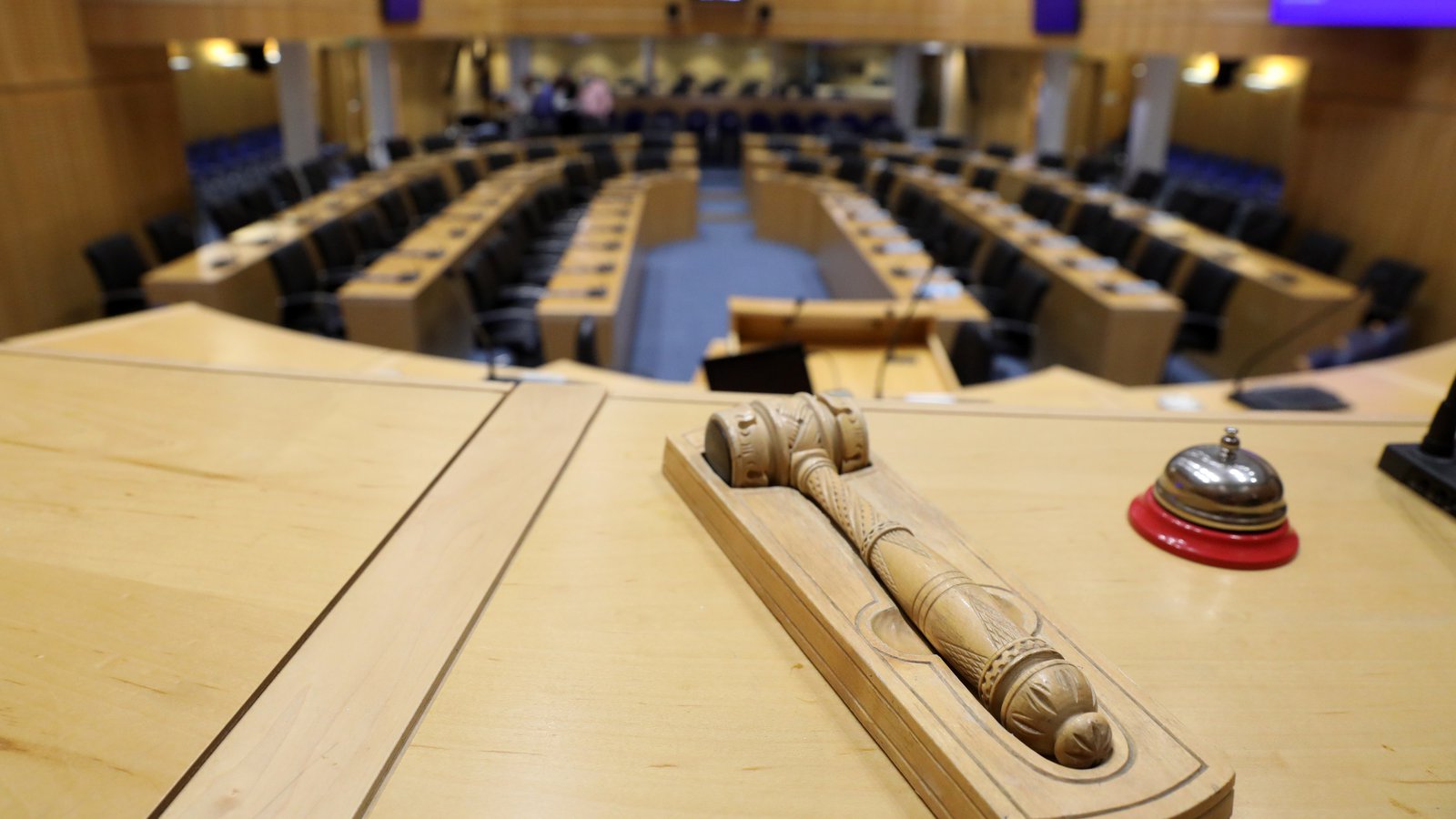 Στη Βουλή τα οικονομικά του 2023: Πλεόνασμα εσόδων, σημαντική αύξηση εκροών