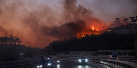 Τουρκία: Δεκάδες τραυματίες και εκκενώσεις λόγω πυρκαγιάς στην Τσανάκαλε