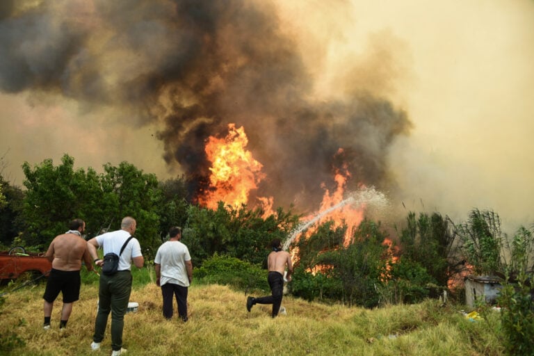 Πύρινος εφιάλτης στην Αχαΐα - Μαίνονται οι φωτιές σε Χίο, Πρέβεζα και Ζάκυνθo