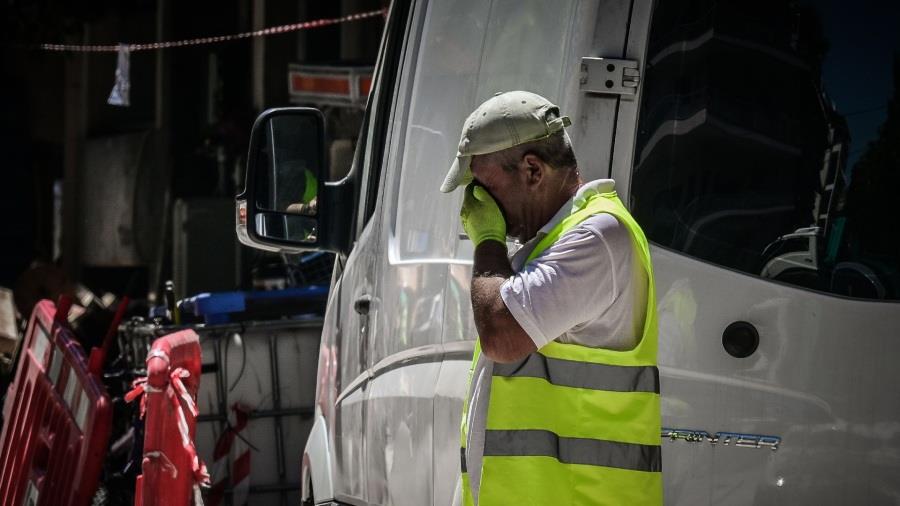 Διακοπή υπαίθριων εργασιών και ντελίβερι λόγω καύσωνα