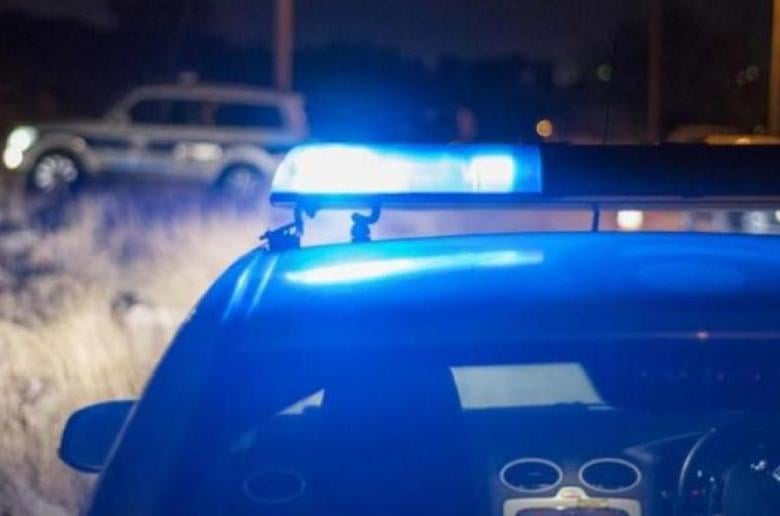 Πύλα: Άγνωστοι έβαλαν φωτιά σε οχήματα ενοικιάσεως–Αναφορές για πυροβολισμούς
