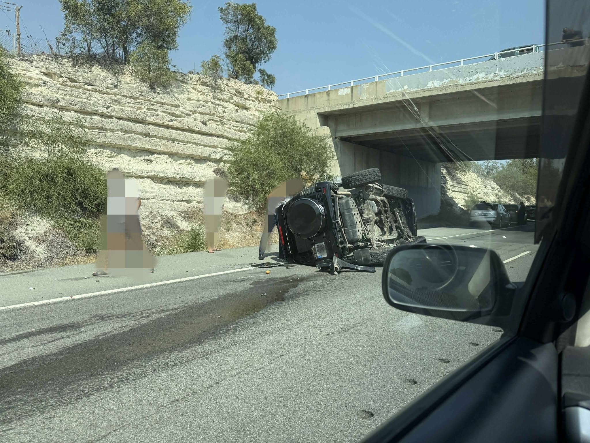 Τροχαίο κοντά στον κυκλικό κόμβο Ριζοελιάς – Αναποδογυρίστηκε όχημα (ΦΩΤΟ)