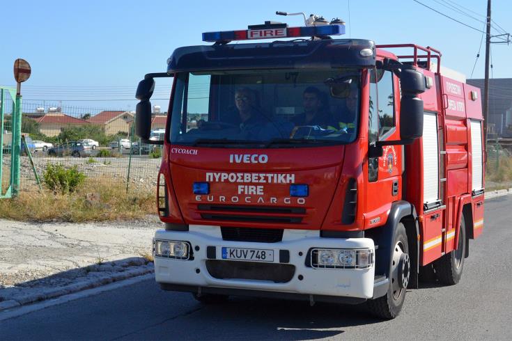 Λεμεσός: Φωτιά κατέστρεψε μέρος αυτοκινήτου 43χρονου έξω από το σπίτι του