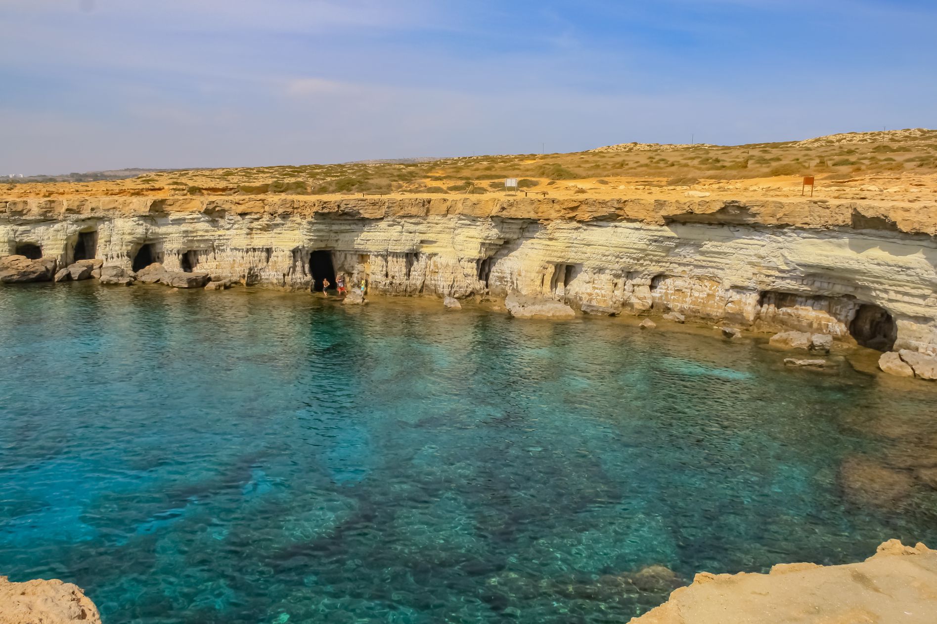 Γυναίκα τραυματίστηκε στις θαλασσινές σπηλιές στο Κάβο Γκρέκο